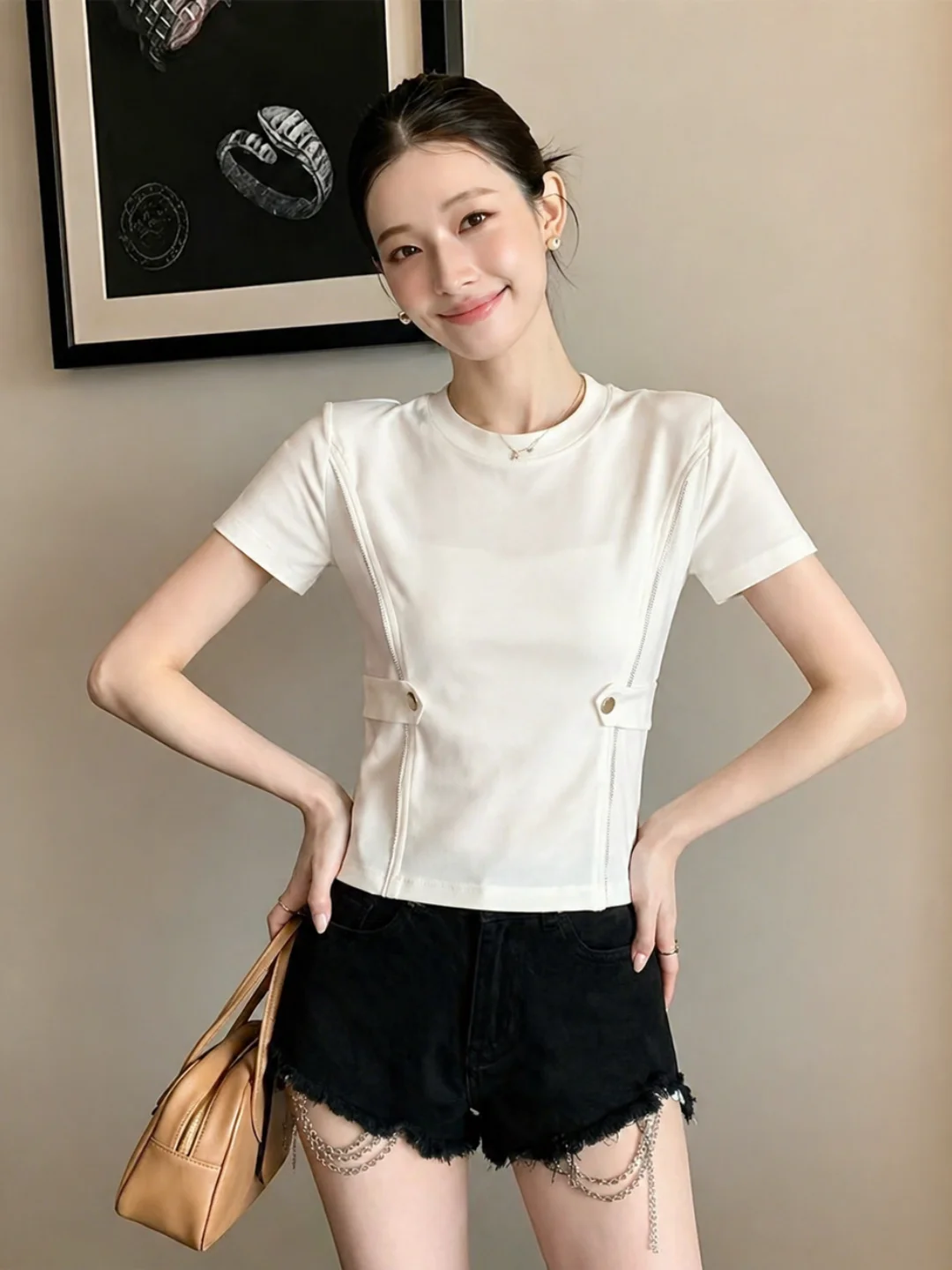 

Gentle Versatile Waist-Cinching Shoulder-Appropriate T-Shirt Slimming Stylish Summer Top for Younger Looking Casual Wear
