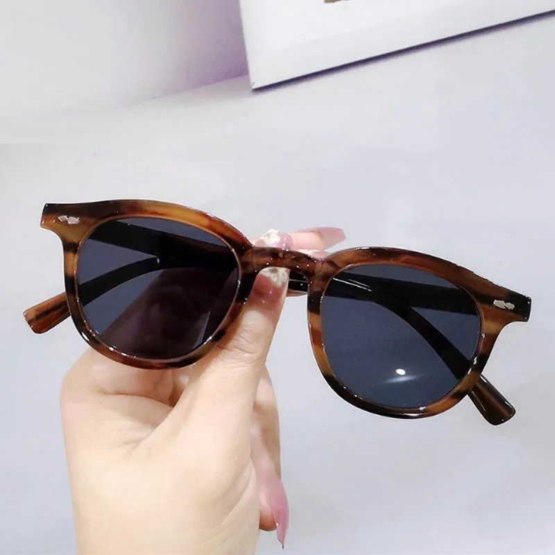 New Rivet Round Sunglasses Men Women Small Fashion Vintage High Quality Brand Designer Cat Eye Sun Glasses Wood Grain Shadow