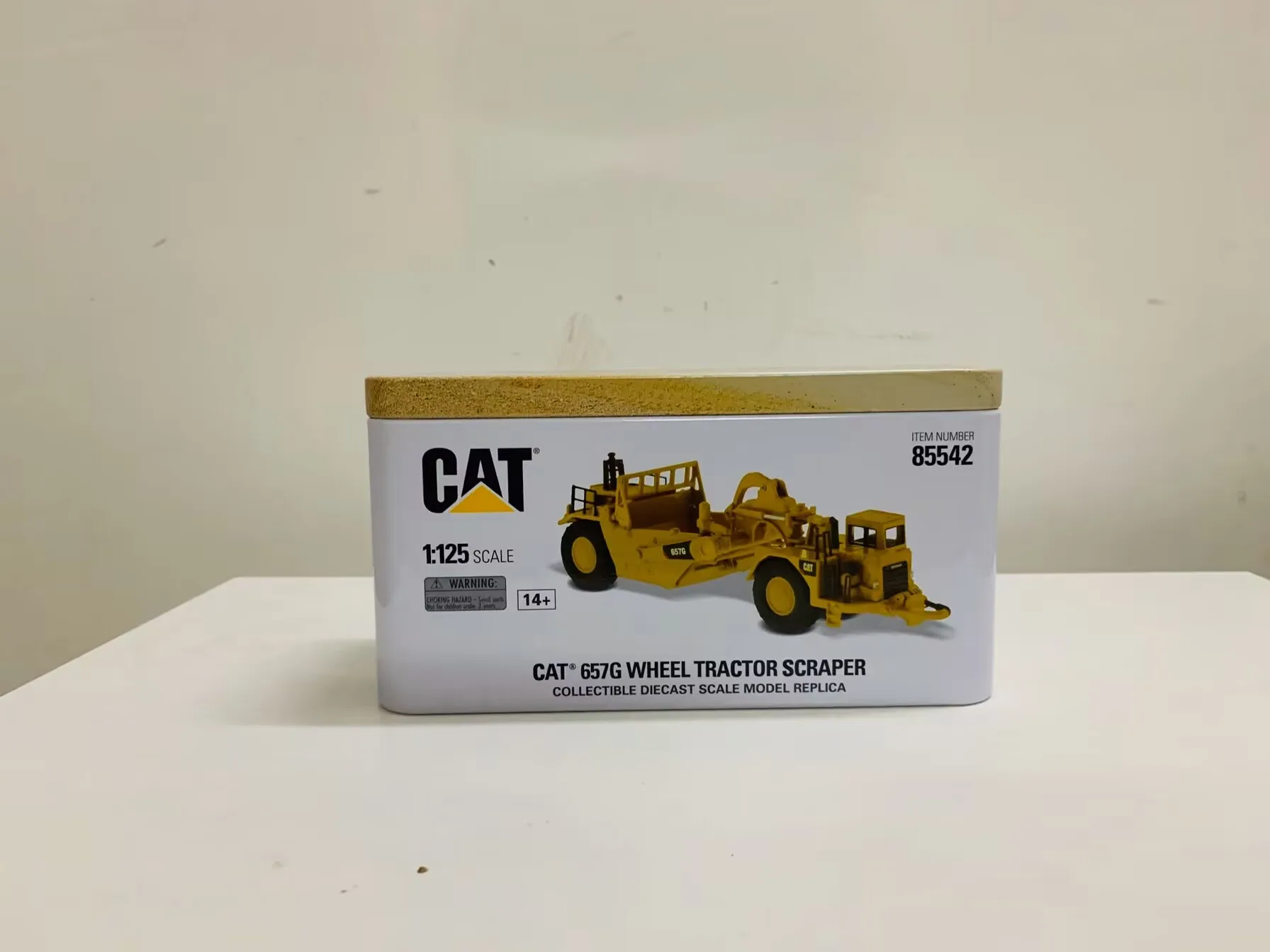 DM 657G Wheel Tractor Scraper1:125 Scale Metal By DieCast Masters 85542 Collectible Model New in Box