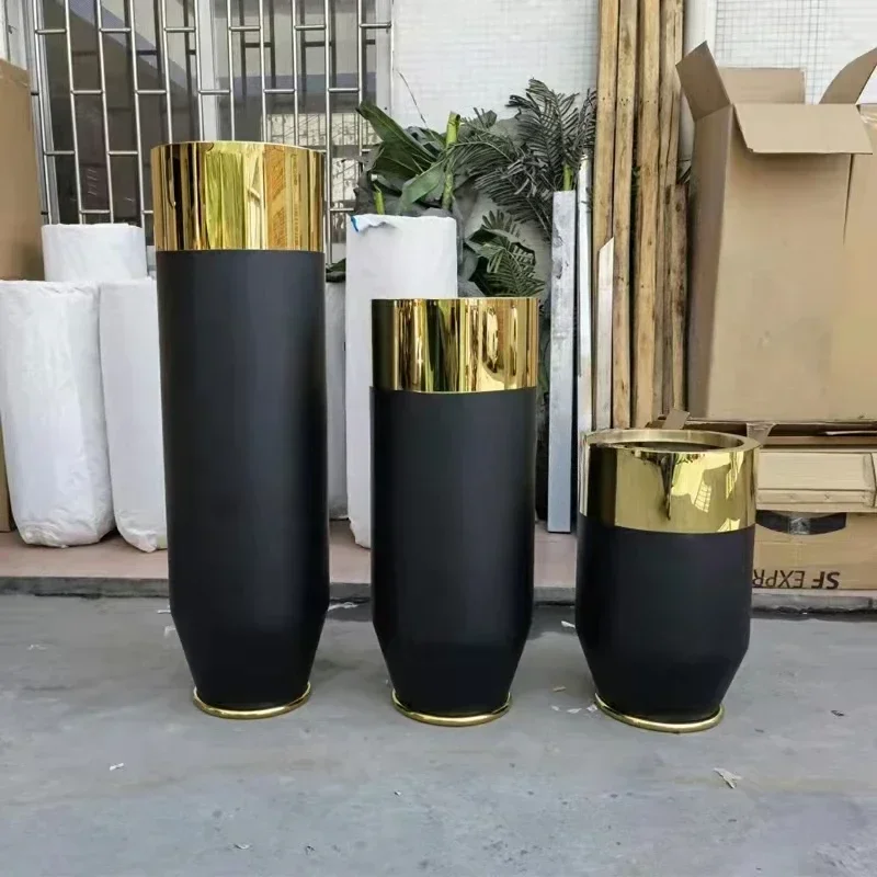 apply Indoor and Outdoor Flower Pots & Planters / tall big black and gold vase for home decoration