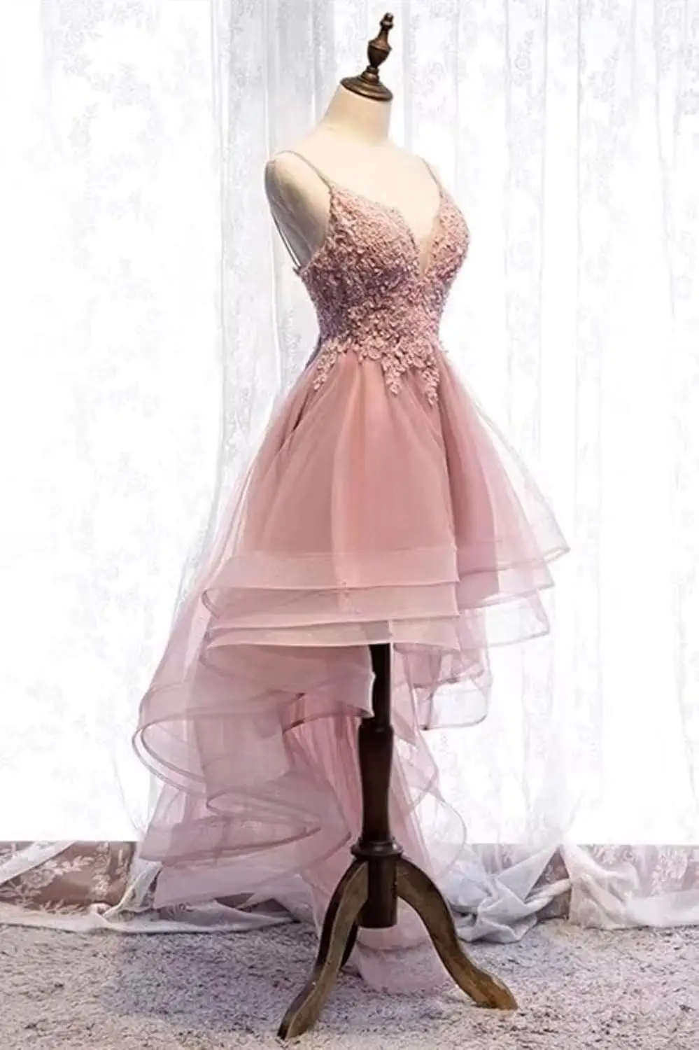 

Lace Applique Homecoming Dress Teens High Low Tulle Prom Dress with Spaghetti Straps Glitter Quinceanera Homecoming Dress
