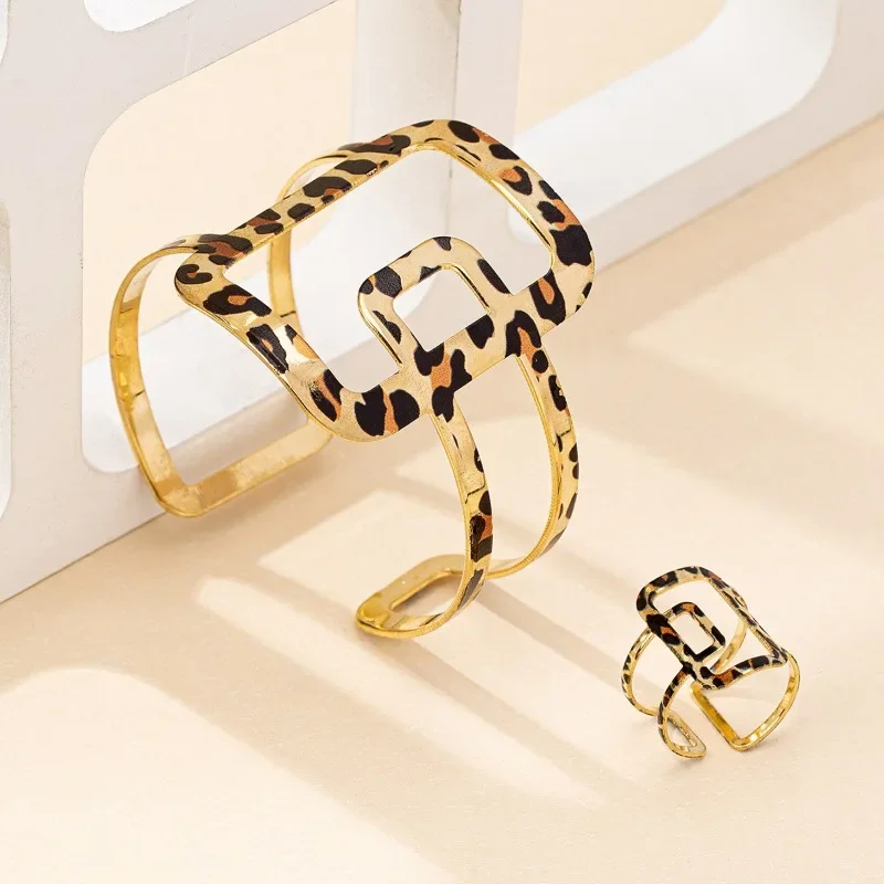 New Leopard Print Hollow Geometric Adjustable Bracelet and Ring for Women Girls Fashionable Retro Jewelry Party  Accessory Set