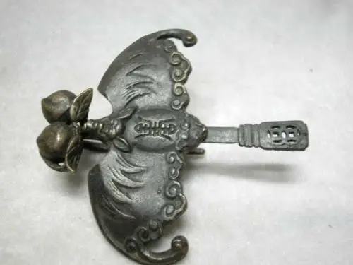 

Old Chinese old style bronze copper handmade work bat lock key