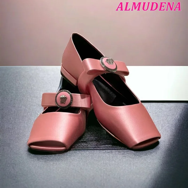 

Peep Toe Satin Ballet Shoes Pink/Sliver/Black Bow Soft 2024 New in Women Metal Buckled Flat Leather Sandals Luxury Designer