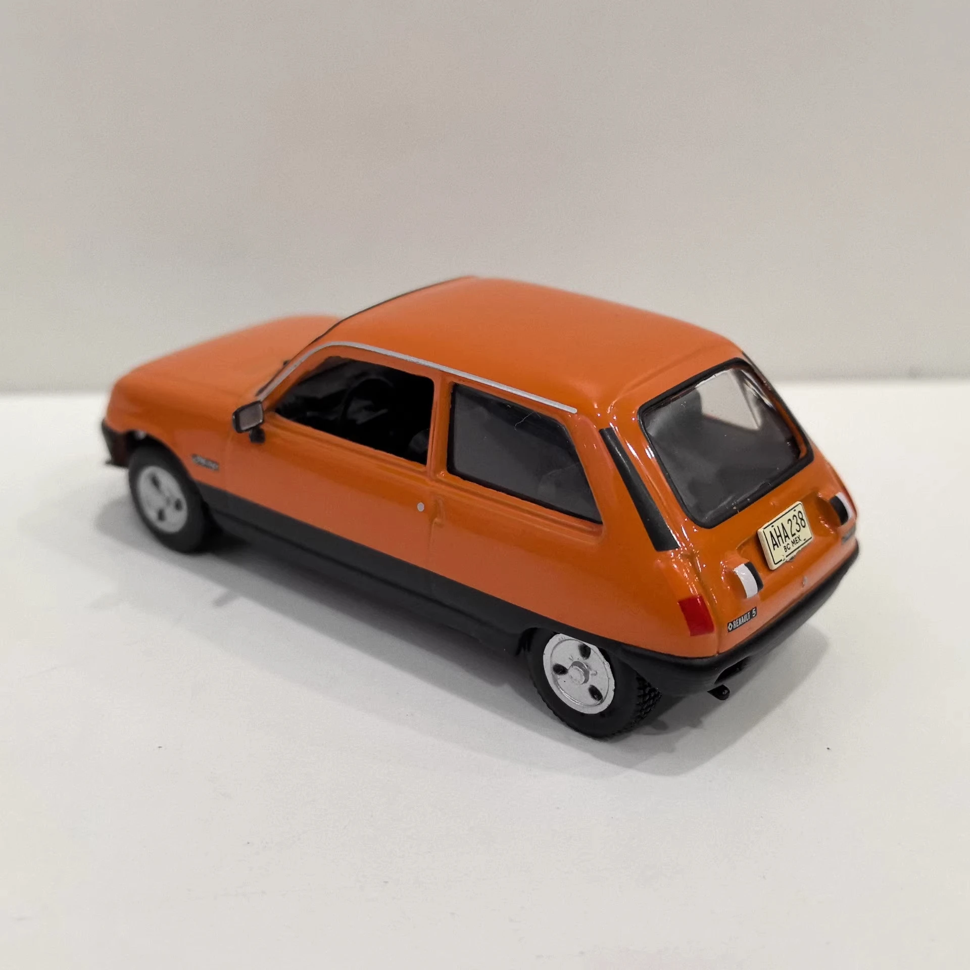 IXO 1/43 RENAULT 5 MIRAGE ZAPATITO 1979 Model samochodu Renault, metalowy, skala 1:11