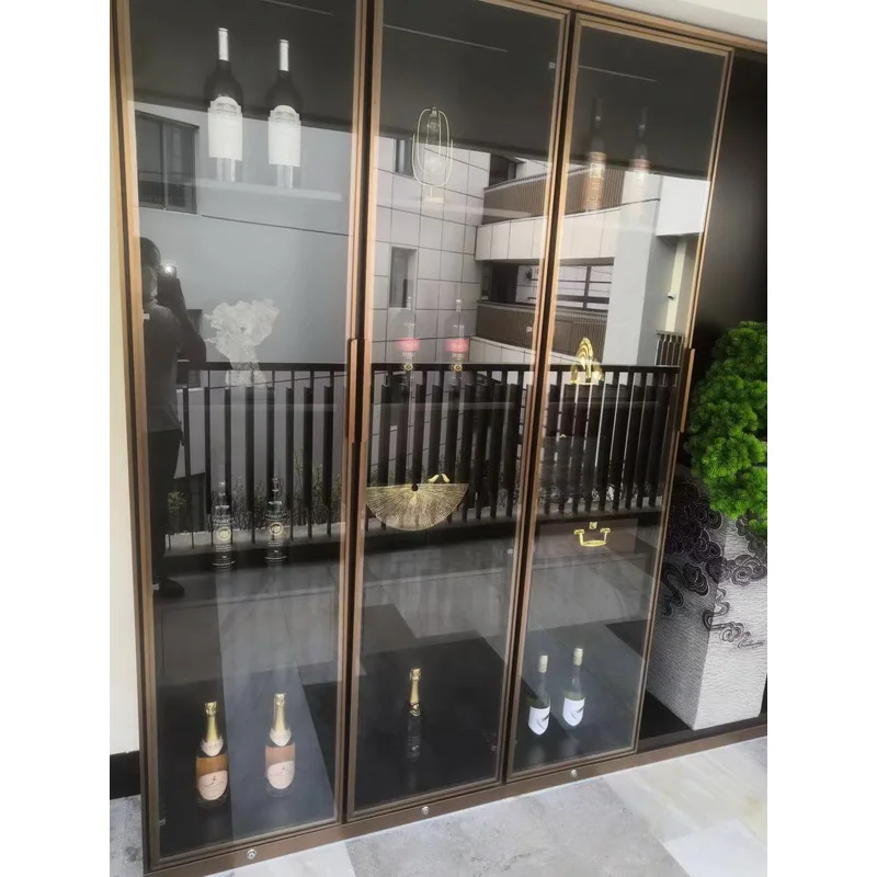 Custom.خزانة عرض معدنية مخصصة حديثة من الفولاذ المقاوم للصدأ خزانة عرض النبيذ متجر النبيذ ديكور متجر الخمور