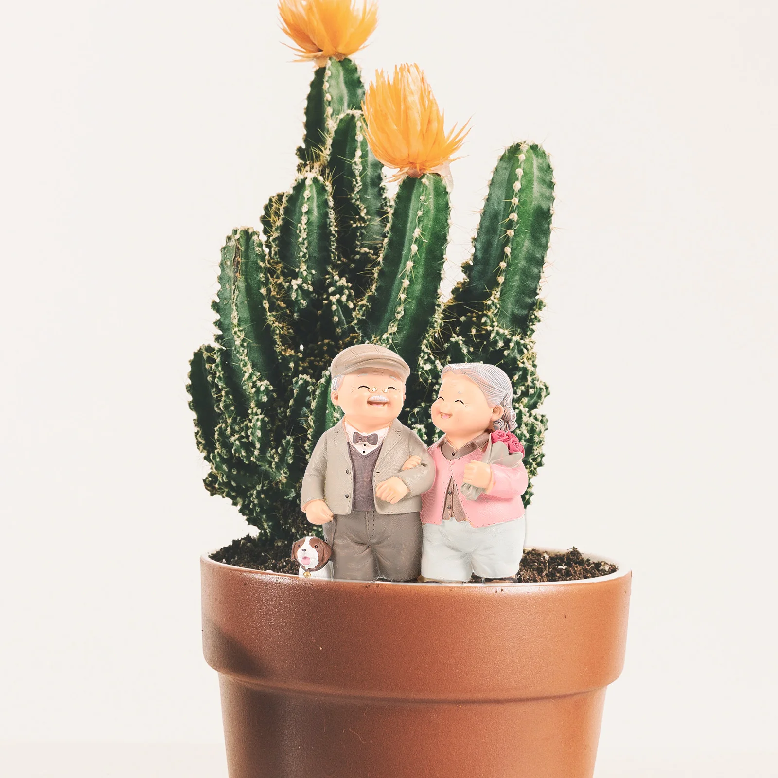

Love Lasts Resin Elderly Couple Adornment Hand-Painted Sweet Multi-Color Birthday Wedding Home Decoration Lovely Mini Garden