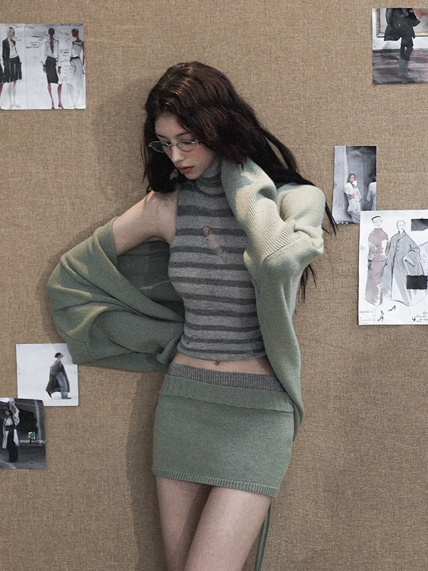 

Женский вязаный комплект: кардиган с рукавами «летучая мышь» и юбка. Теплый, свободный крой, корейский стиль, зимняя мода.