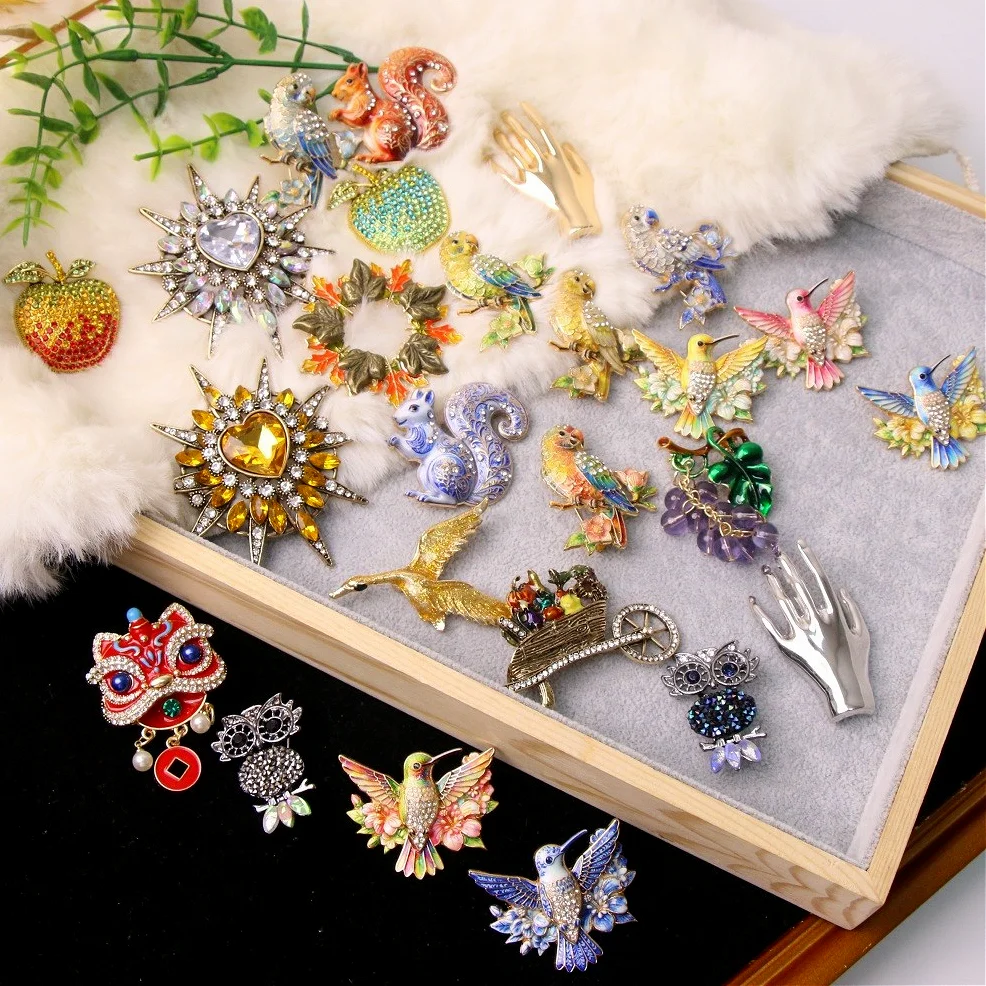 Baroque Luxury Bird, Heart, Sun, Squirrel, Apple, and Lion Design Brooch for Men and Women, Jewelry and Accessories Gift
