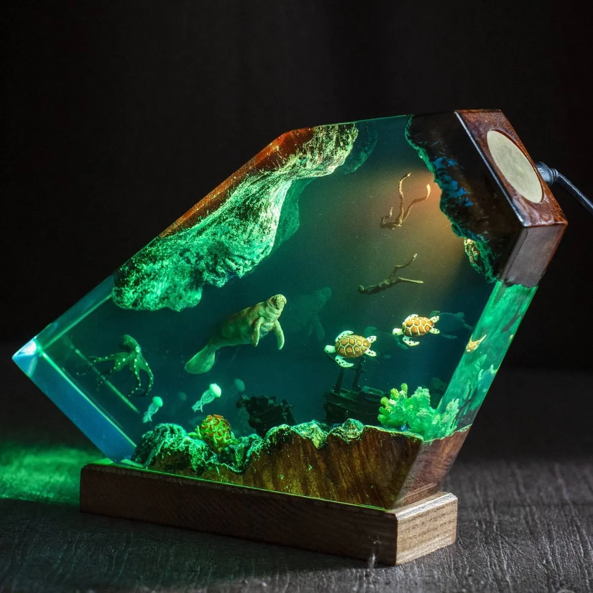 

Creative Manatee and Octopus Epoxy Resin Night Light Home Art Decoration Ornaments Special Christmas Gifts