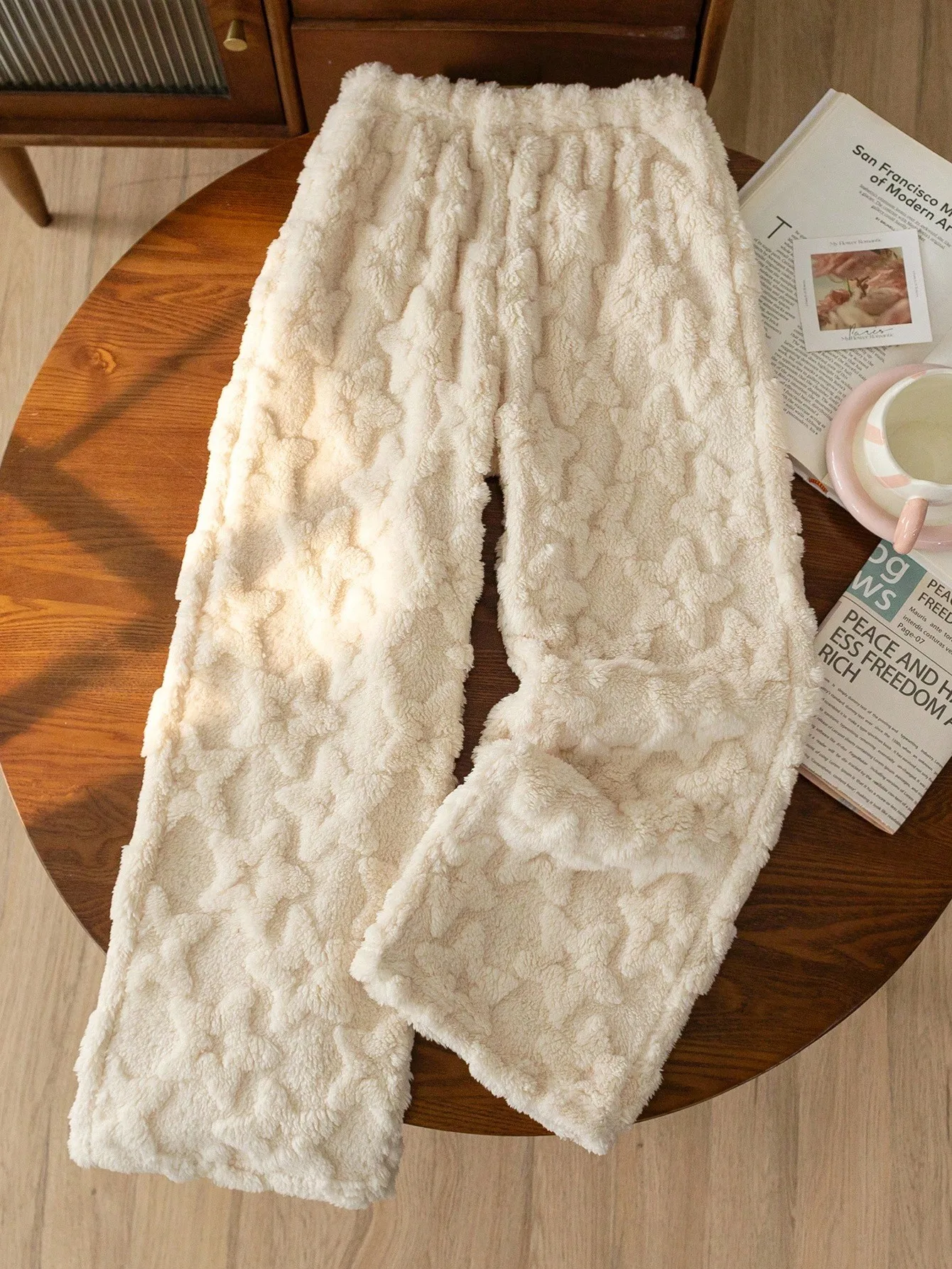 

Свободные брюки из кремового флиса с текстурным звездным узором для детей, уютная зимняя одежда