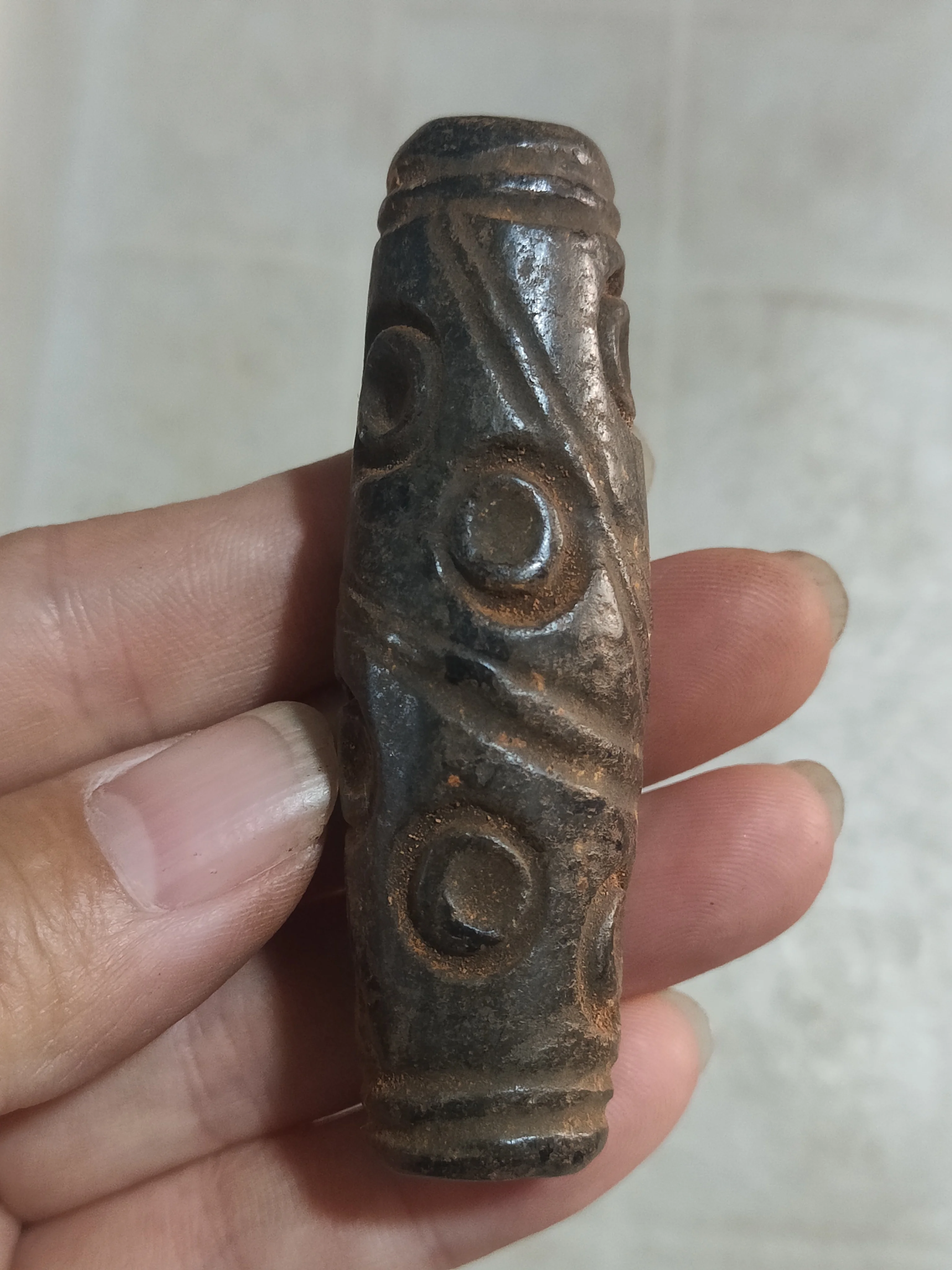 Hongshan culture meteorite iron xizang magnetic absorption four eye beads