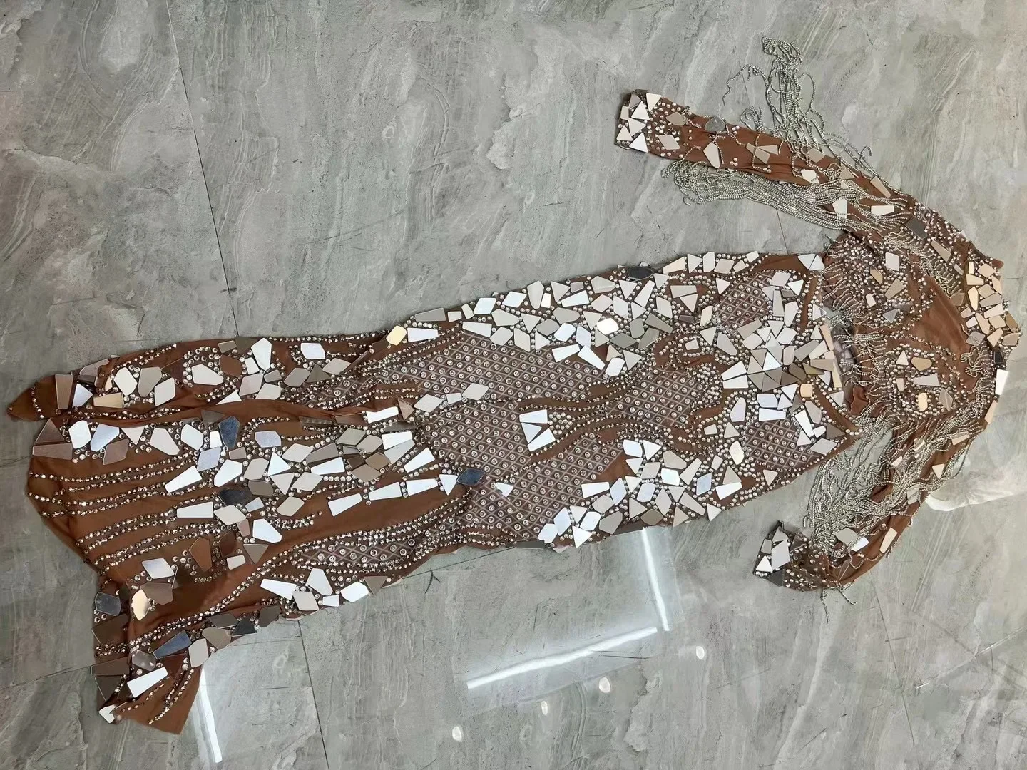 عرض حدث الحفلة الموسيقية مرآة حجر الراين زي شفاف تنورة طويلة المرأة عيد ميلاد احتفال راقصة الزي