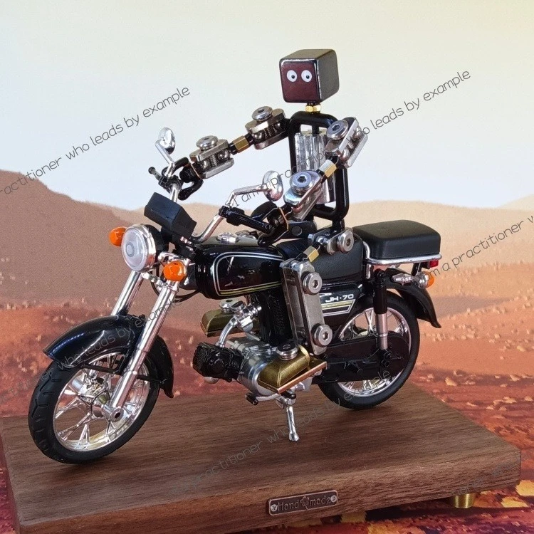 

Ретро-робот, модель мотоцикла, многошарнирное подвижное настольное украшение, креативный механический ветер, подарок для парня