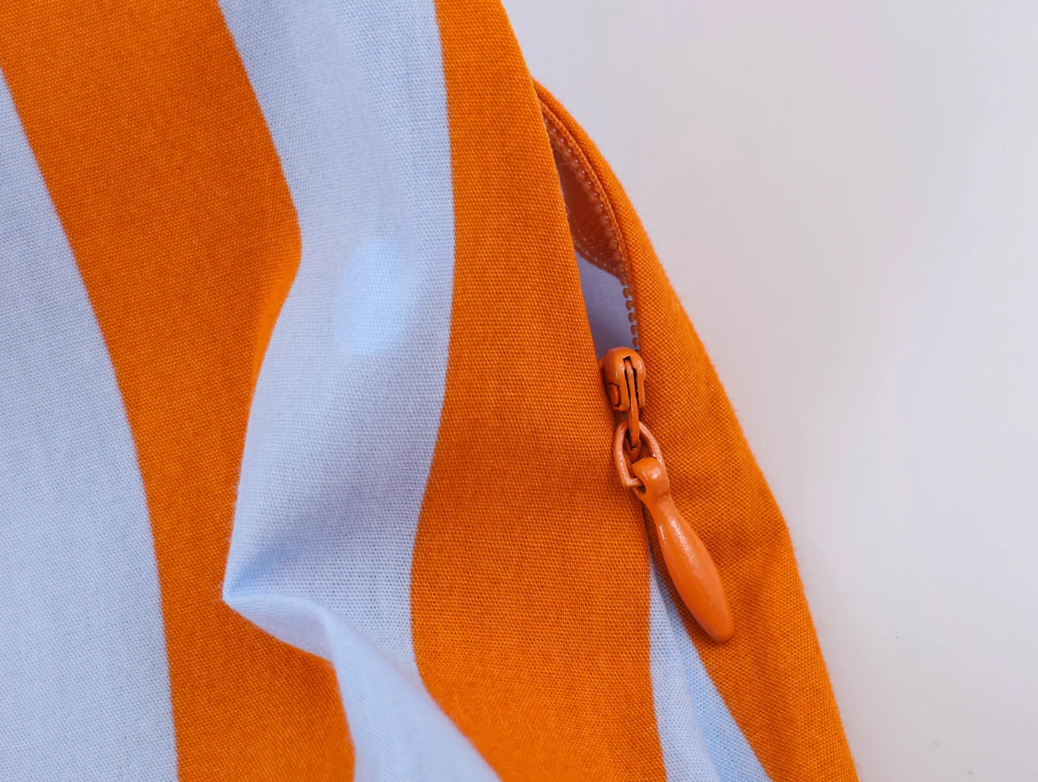 2026 Damen Gestreiftes Sling-Maxikleid, Elegantes Ärmelloses Loses Partykleid, Modisches Sexy Off-Shoulder Strand- und Urlaubskleid – Detail 10