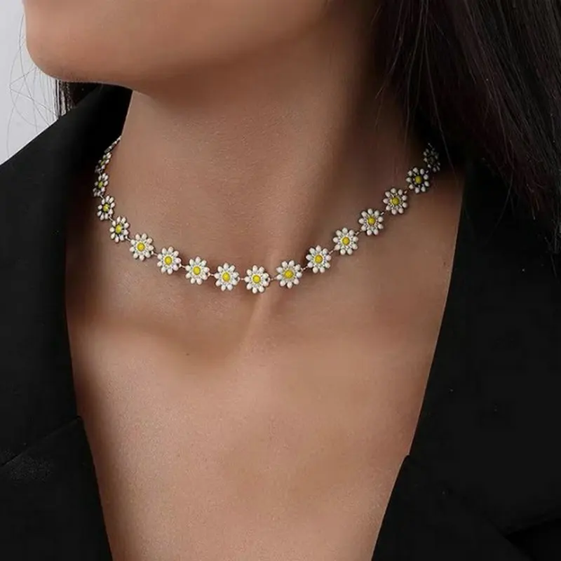 2022 New Daisy Chain Necklace for Women Vintage Spring Summer Flower Small Yellow Flower Necklaces Fashion Choker Necklace