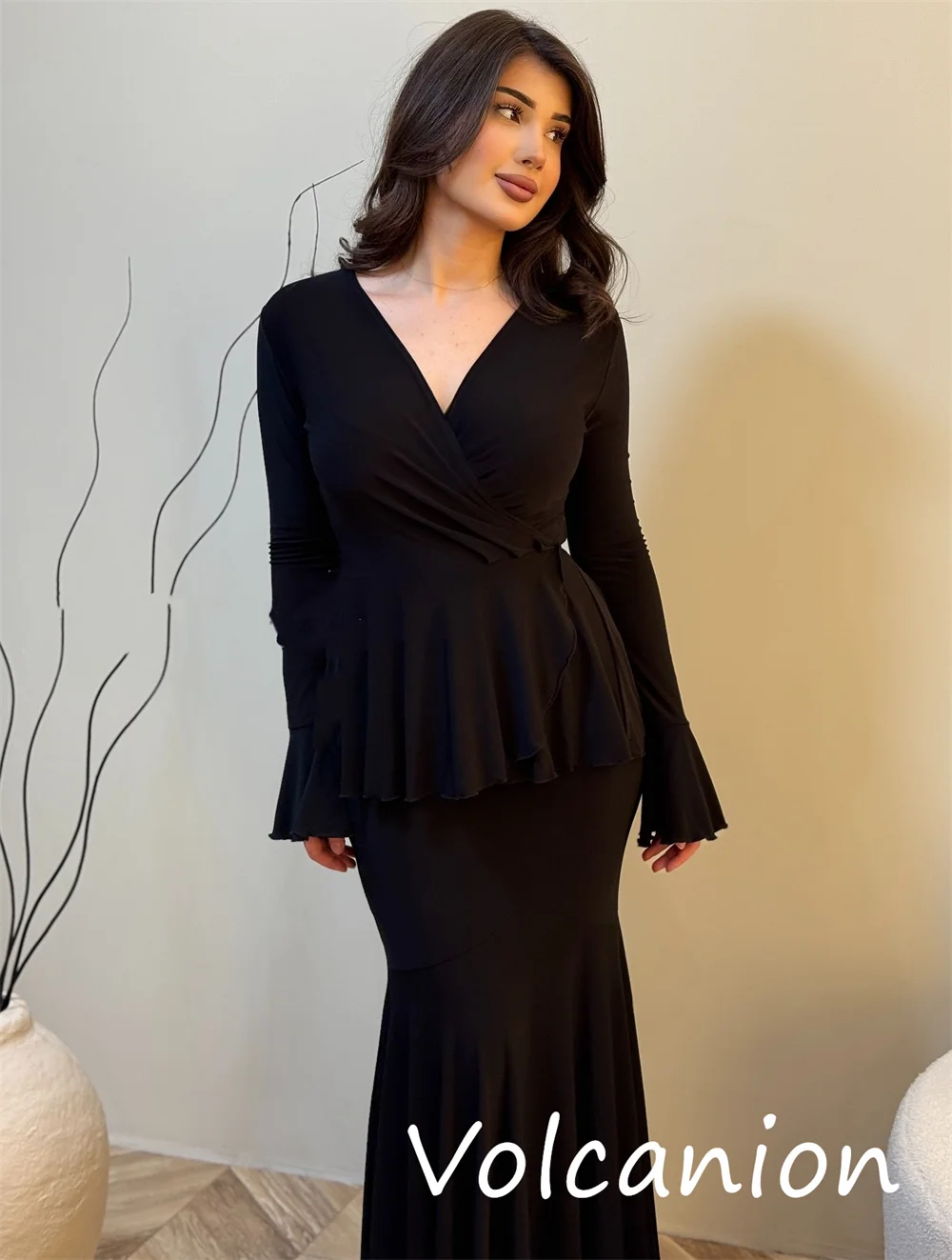 カスタマイズされた高品質ジャージープリーツトランペット V ネックミディドレスオーダーメイドの機会マッチング絶妙な