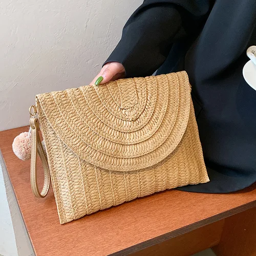 Imagen 2 del producto Bolso de paja con colgante para mujer, cartera de mano de mimbre con colgantes de bolas de pelo, cruzado, informal, perfecto para viajes de playa
