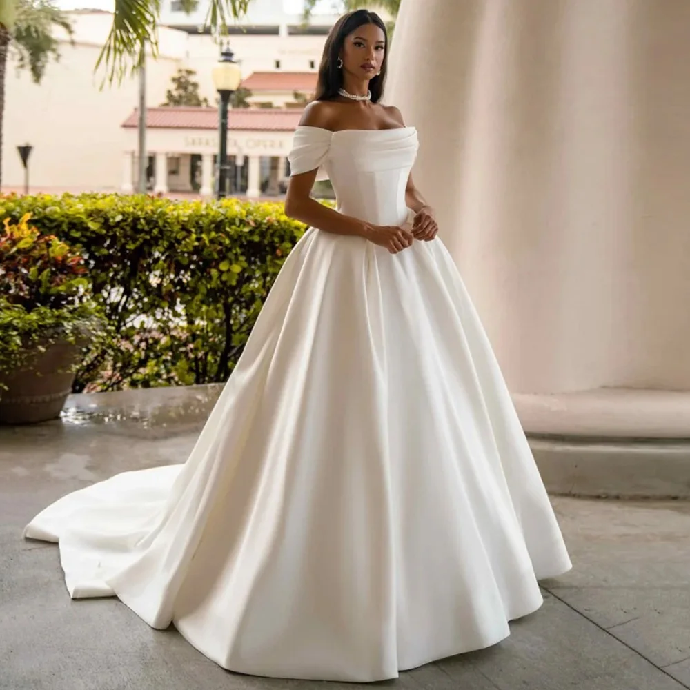 Modernes Hochzeitskleid mit abnehmbarem, schulterfreiem Ausschnitt, maßgeschneidertem Faltenrock und Schleppe aus Satin, Brautkleid Vestido Noiva
