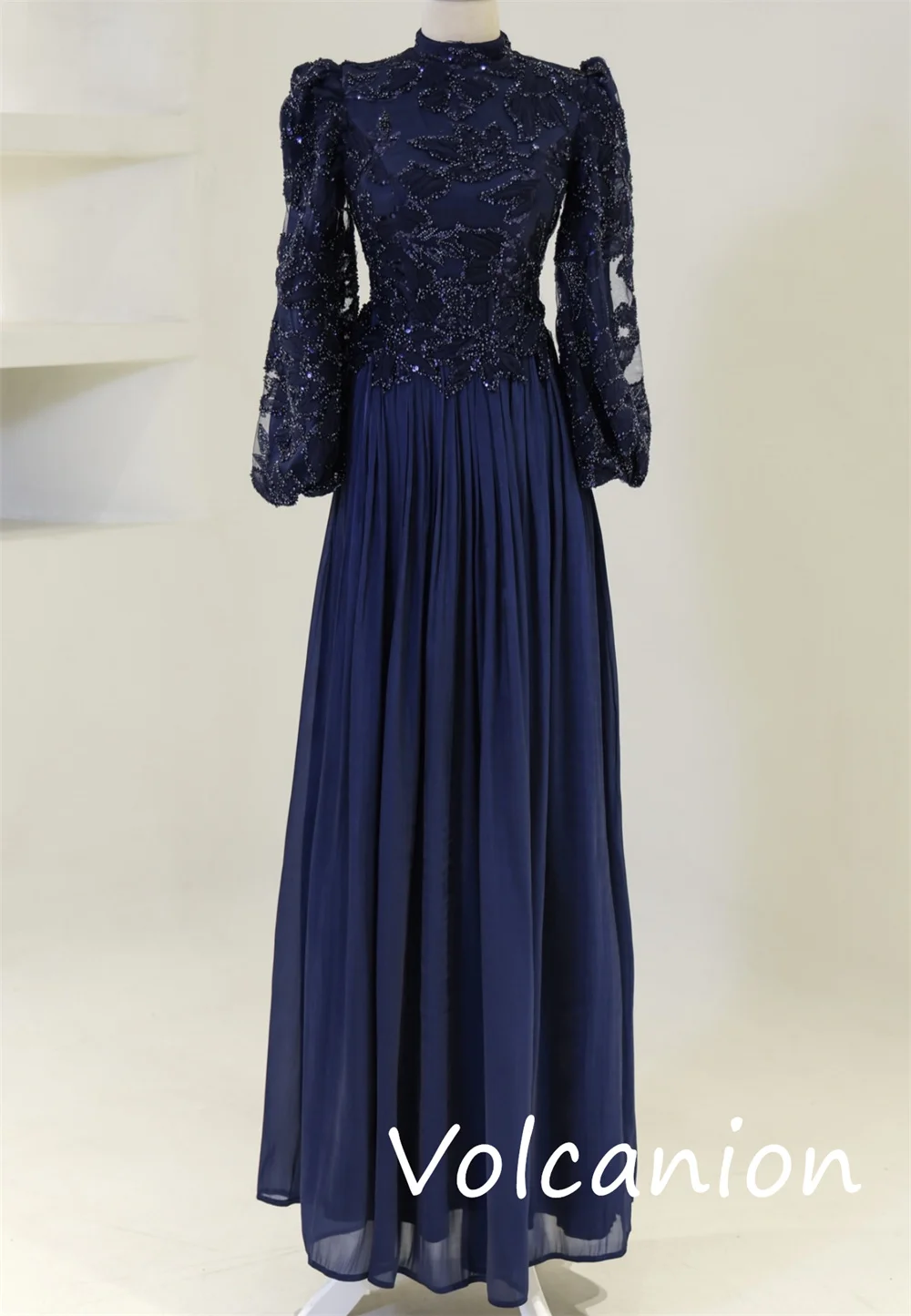 Aangepaste mode eenvoudige chiffon lovertjes plooi a-lijn hoge kraag lange jurken op maat gemaakte gelegenheid glitter