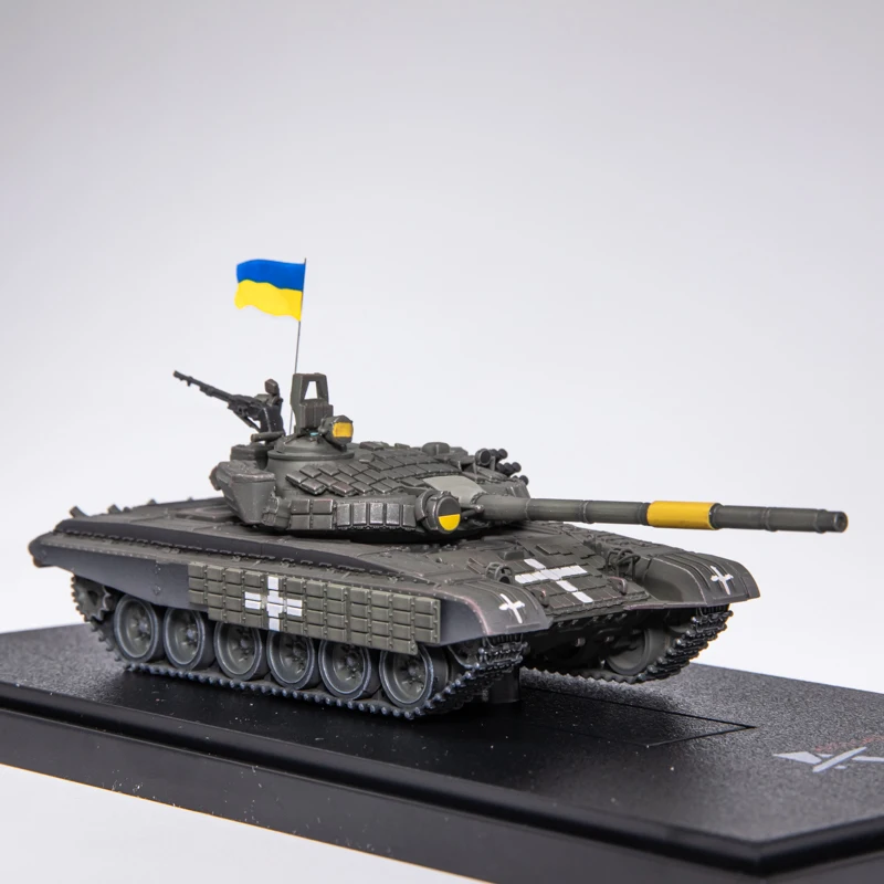 ARTISAN 1:72 Scale Plastic Ukrainian T-72 Main Battle Tank Model Militarized Combat Track Type Classics Adult Gifts Toys