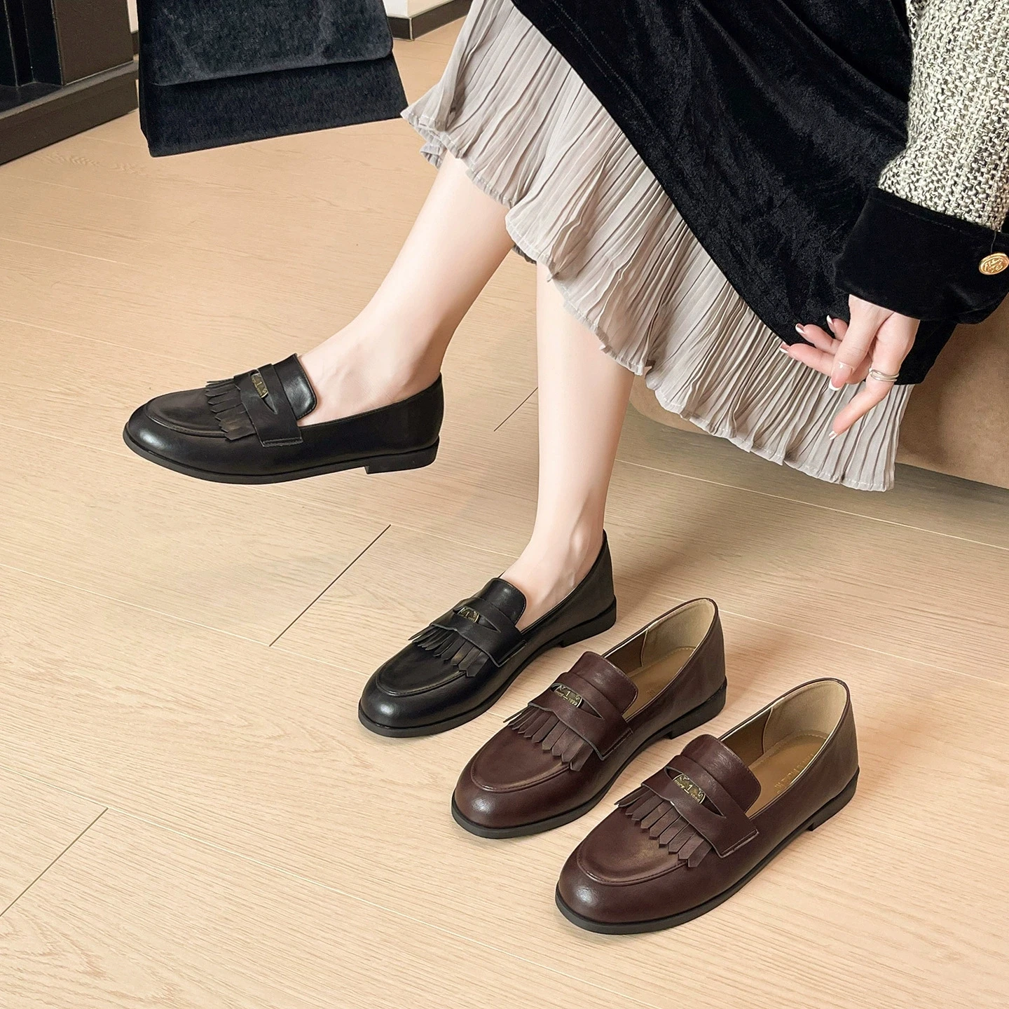 Women Fringe Tassel Loafers Retro Round Toe Flat Shoes British Style Comfortable Slip On Leather Shoes for Office Daily Walking