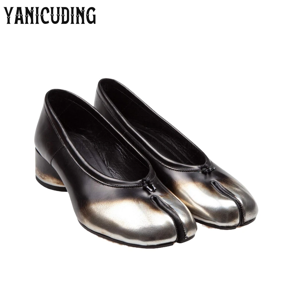 Tabi-Ballerinas aus metallischem Leder, 3 cm, Slip-on-Schuhe mit zylindrischem Absatz, Schleife, Designer-Stil, geteilte Zehenpartie, hoher Absatz, neuartige Lederschuhe