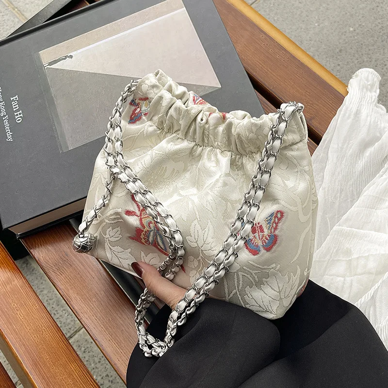 

2025 Exquisite Hot New Chinese Style Bag for Women Versatile Chain Crossbody Bucket Bag Niche Embroidered Shoulder Purse Elegant