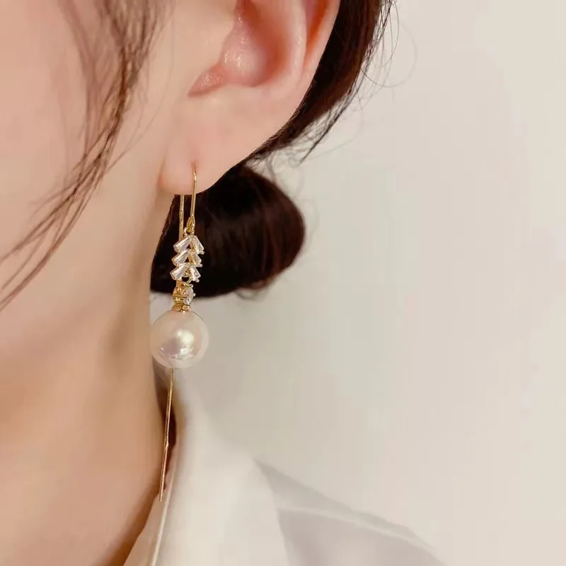 1Set Hot Sell Micro Inlaid Sparkling Diamond Pearl Tassel Earrings Female Internet Celebrity Personality Slimming Leaf Earrings