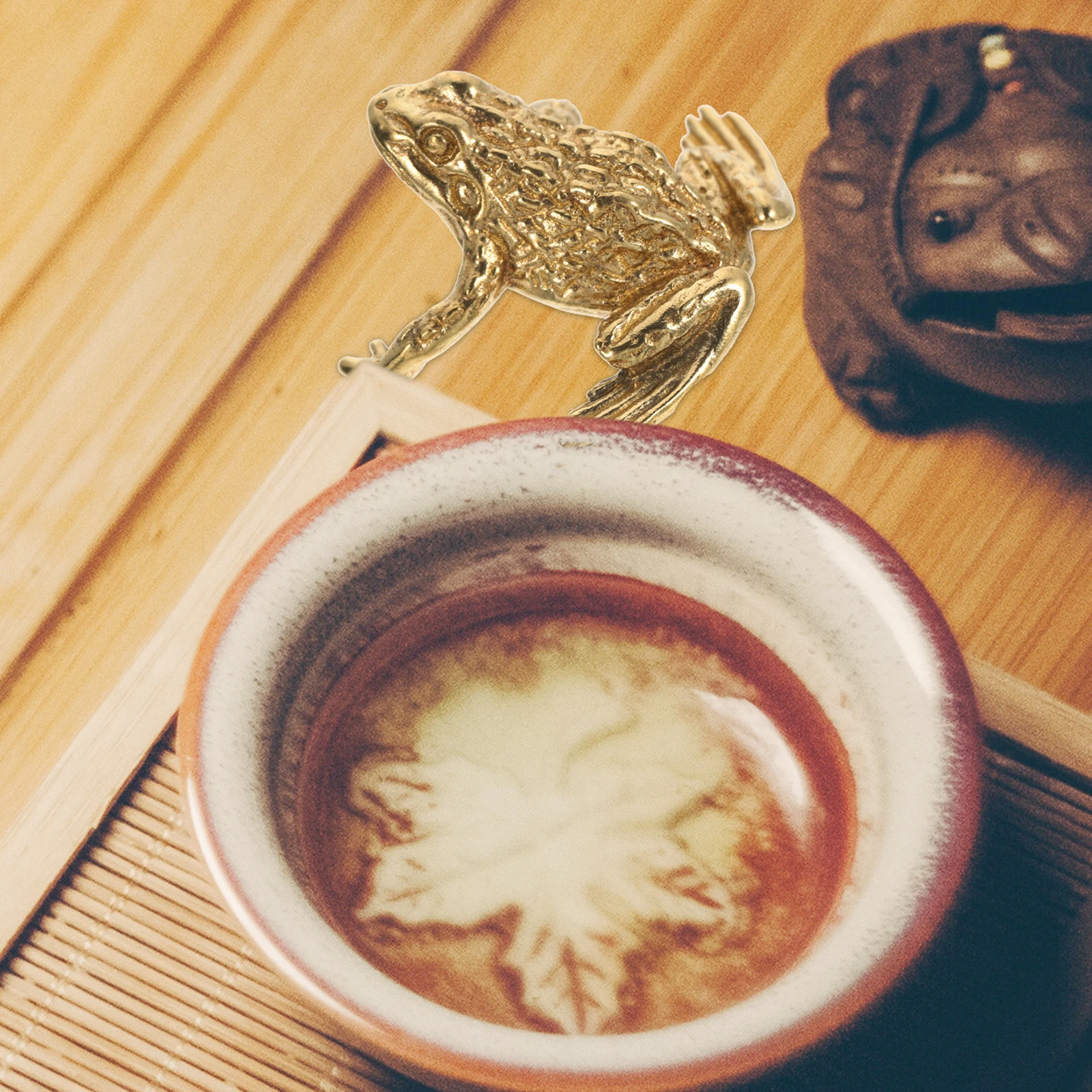 

2Pcs Copper Toad Statue Chinese Tea Pet Decor Desk Ornament Fengshui Wealth Symbol Home Office Interior Design Accent Piece