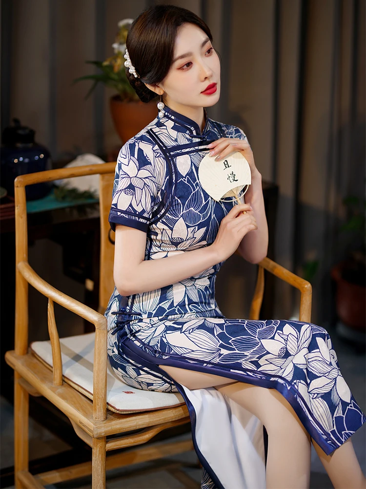 

Elegant Summer Silk Blue Cheongsam Catwalk Banquet Elegant Qipao Clothing Chinese Traditional Style Evening Dress for Women