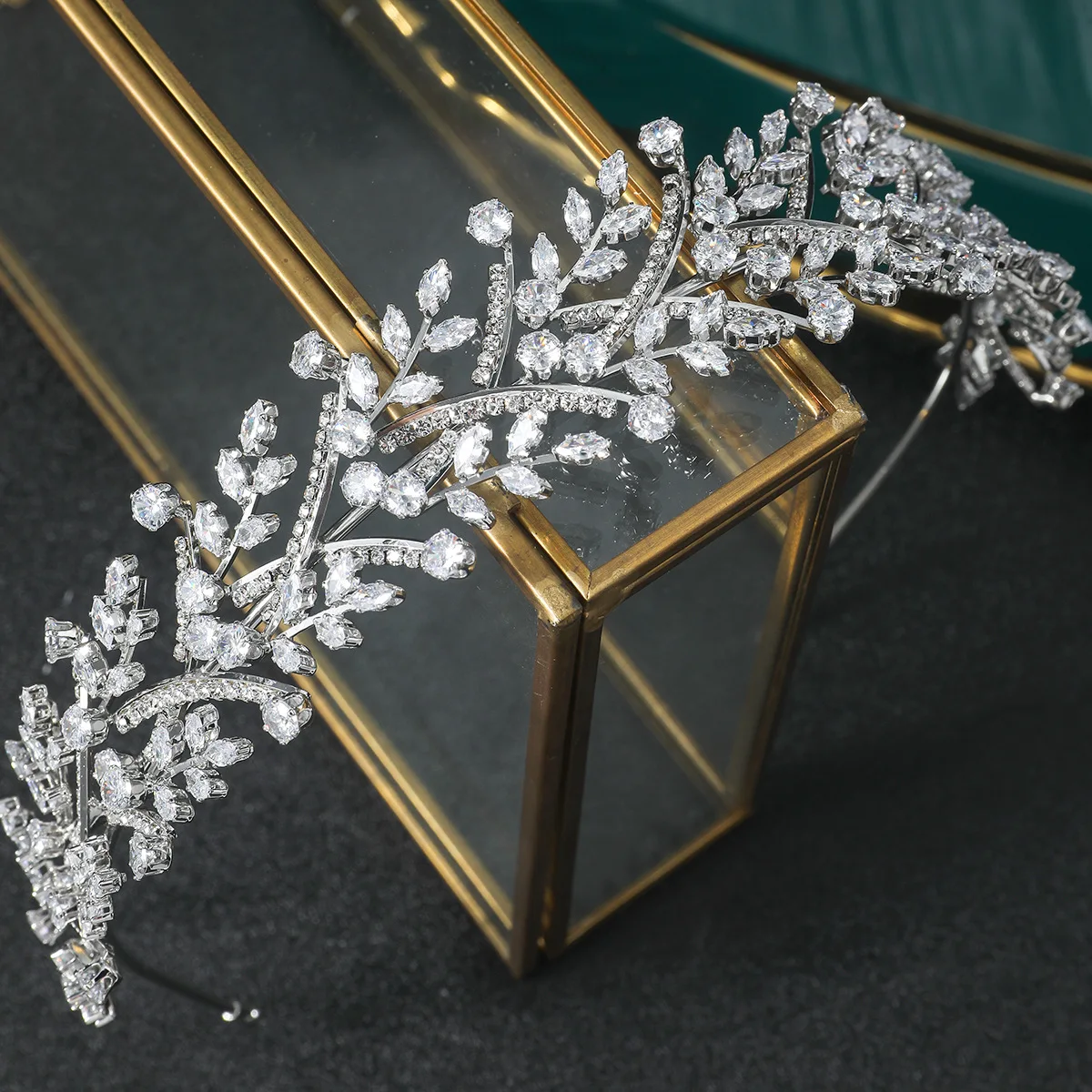 YCDZSWWL Handmade Elegant Leaf-shaped Hairband with Cubic Zirconia for Brides Women Headpieces Wedding Hair Accessories