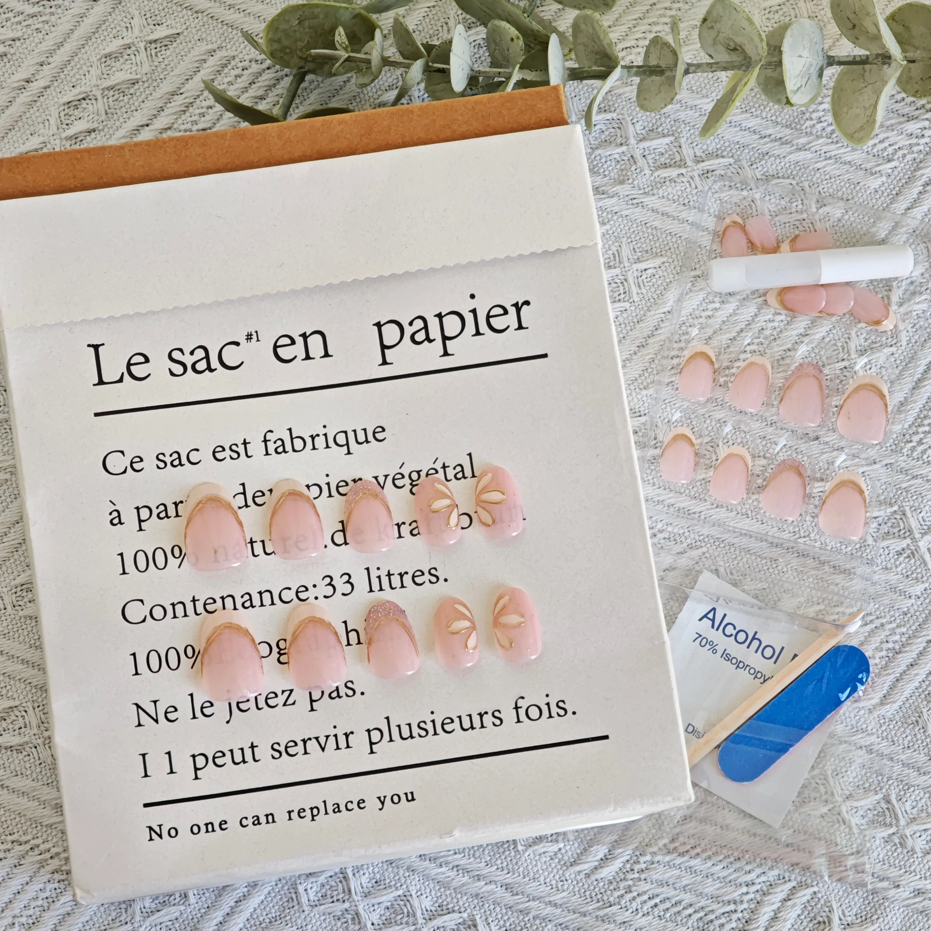 24 pièces douces élégance française ongles à pression-forme courte d'amande avec délicat ensemble de faux ongles à paillettes florales 3D