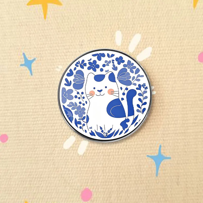 Cute Smiling Cat Blue Floral Pattern UV Printing Badge Blue-and-White Porcelain Style Folk Art Brooch For Clothing Decoration