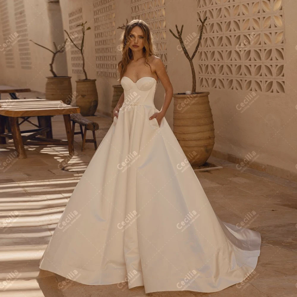 

Simple Satin Wedding Dresses A-Line Graceful Bridal Gowns Strapless Backless Customized Robes For Formal Party Vestidos De Novia