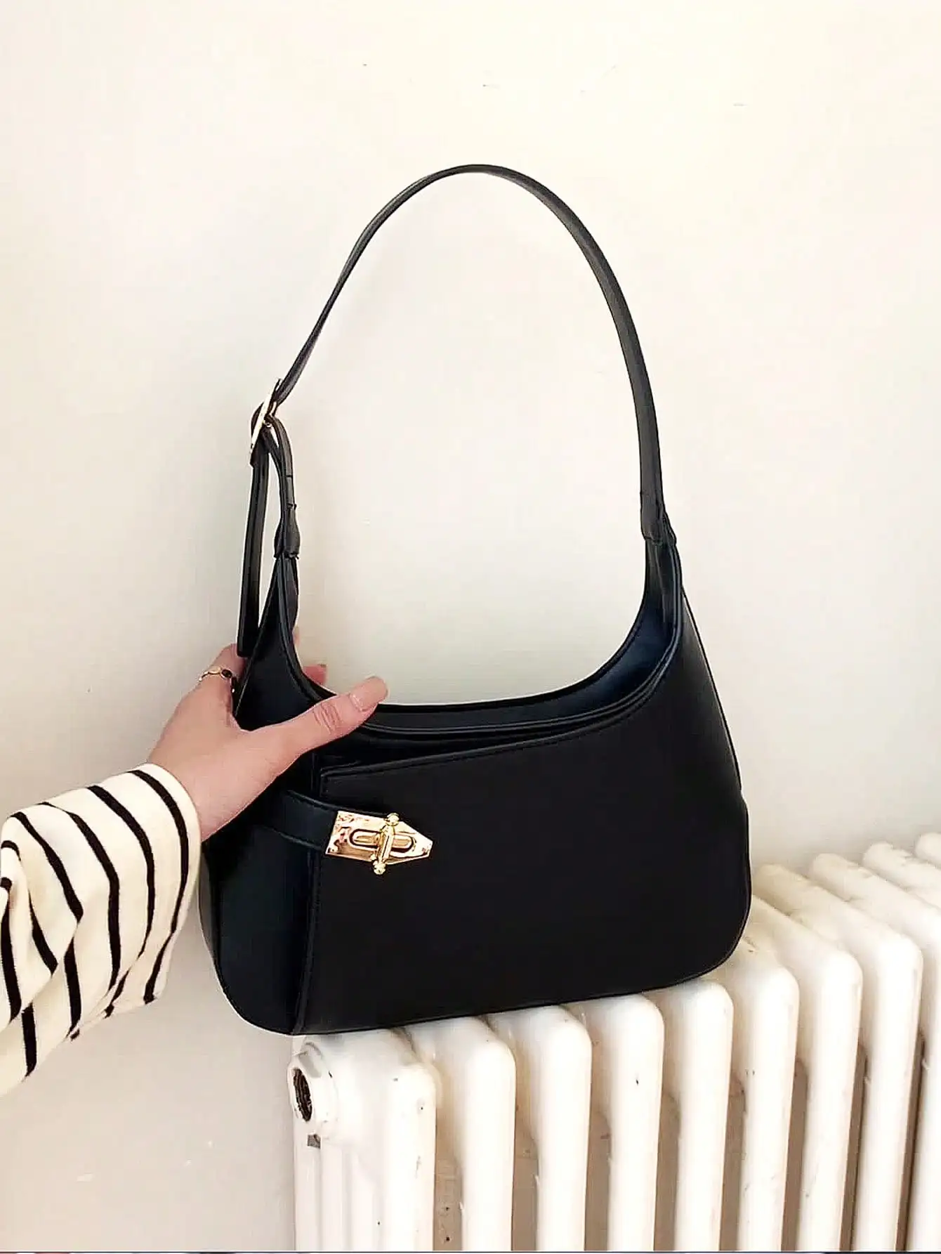 Underarm bag for women 2024 new summer high-end texture, niche temperament, commuting retro one shoulder hand-held stick bag