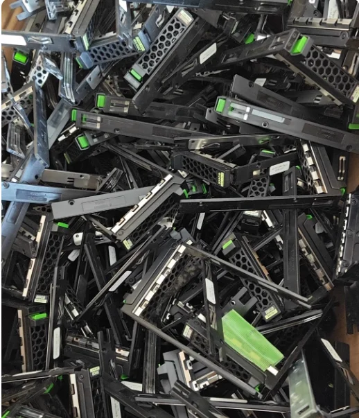 

Для Fujitsu RX2540 M1 M2 RX2530 M1 M2 Кронштейн для жесткого диска 2,5 A3C40179841 A3C40159739 Кронштейн для жесткого диска Лоток Caddy перегородка