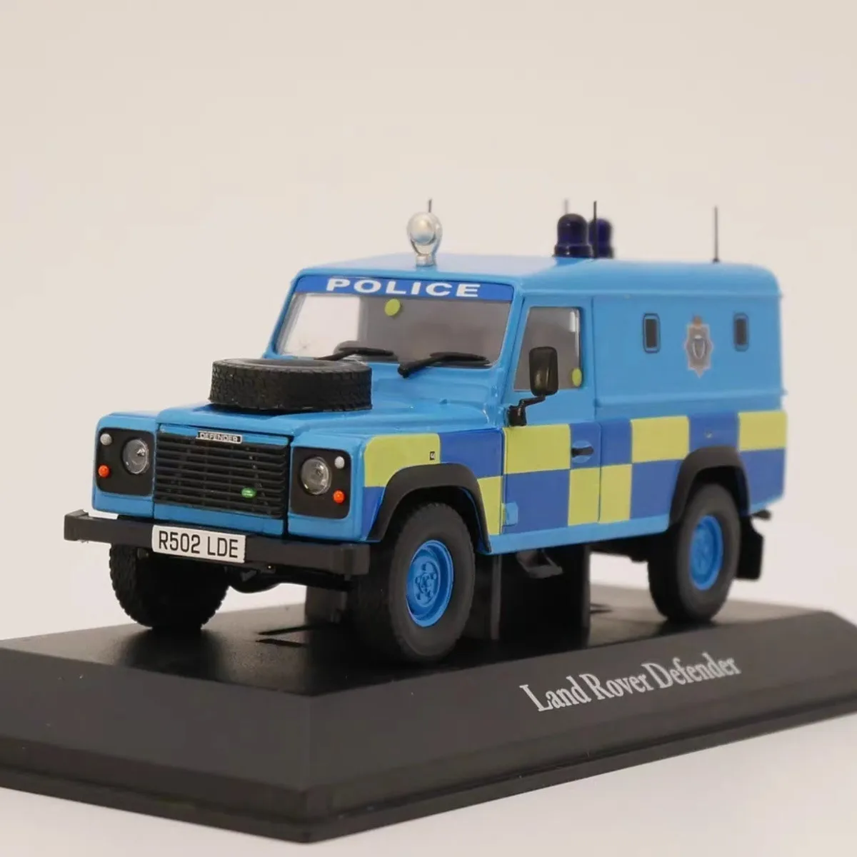 1:43 Land Rover Defender British Police Car Alloy Car Model Ornament