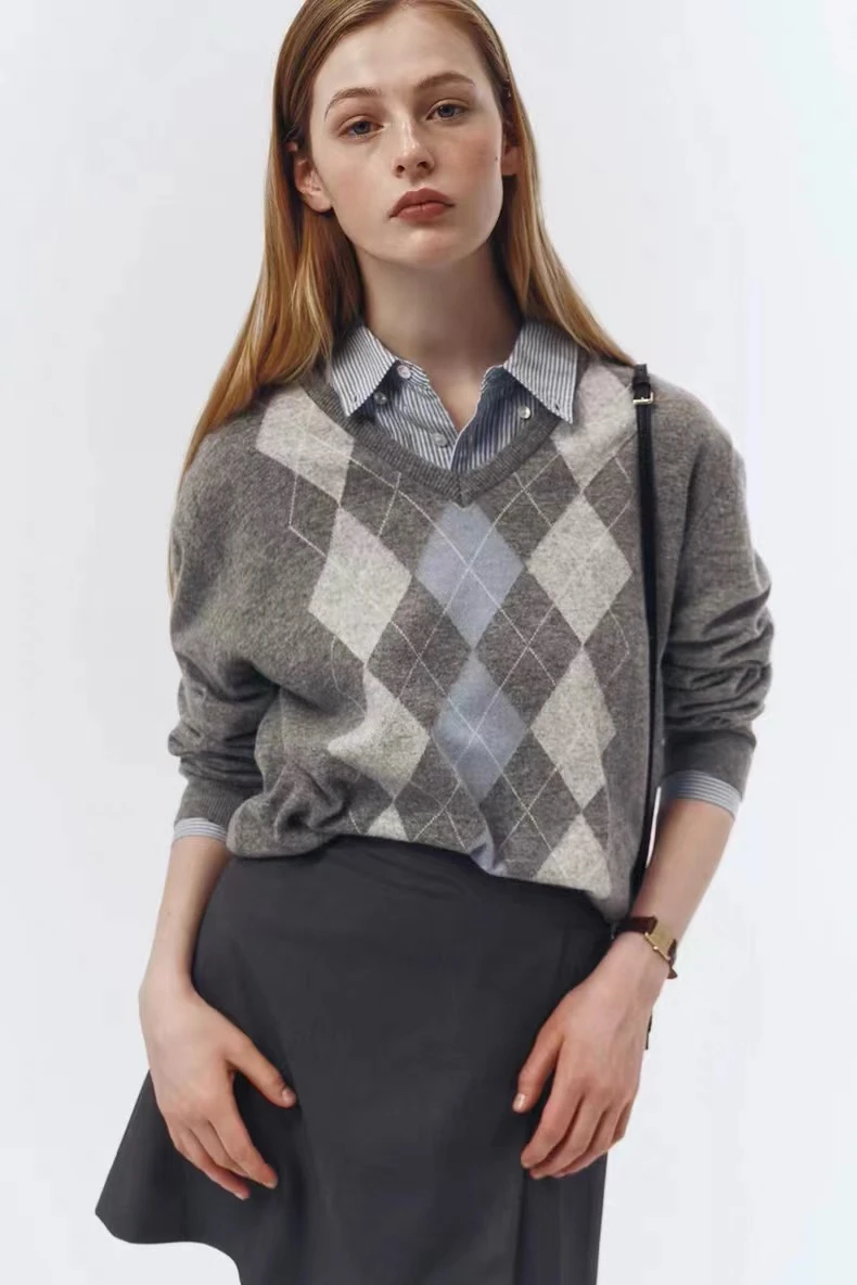 

Kim Ji Soo Knitted Sweater Long Sve V-Ne Woolen Diamond Pattern Color Blo Korean Sle Loose Fit Polyester Fiber