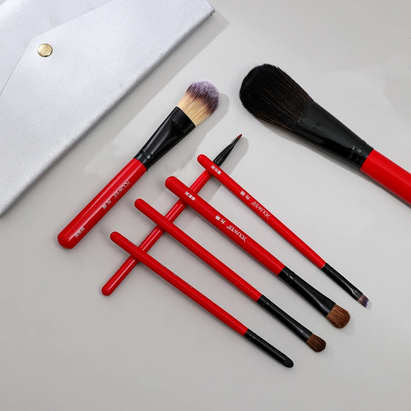 Stylish Makeup Brush Set With Pouch. Soft Bristles, Full Coverage. Elevate Your Beauty Routine!