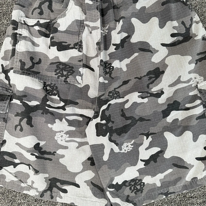 Foto Real High Street mono clásico con estampado de camuflaje pantalones cortos Mertra ropa de calle americana pantalones de chándal informales sueltos para hombres