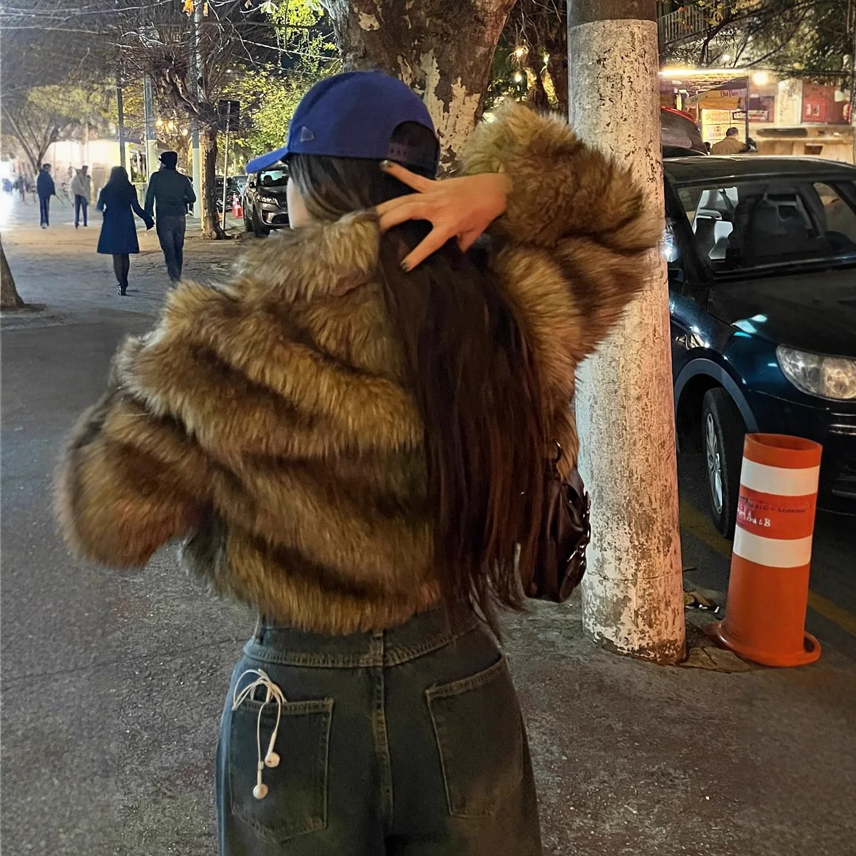 レディースフェイクフォックスファーコート、無地ジャケット、スタンドカラー、長袖、ファー付きアウター、厚手暖かいファー、ゆったりカジュアル、2025秋冬