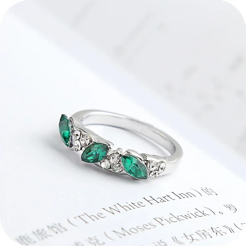 Created Emerald Rings for Women New Classic Jewelry Wedding Engagement Ring Rhinestone Fine Jewelry Gift Girls Stylish Chic Ring