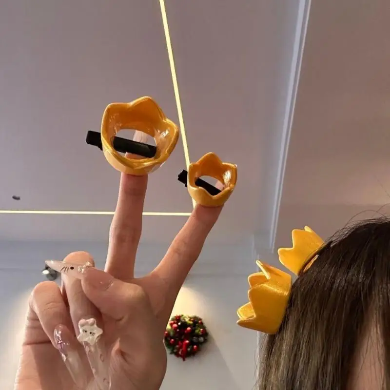 2/4 Stück Niedliche Gelbe Kronen-Haarspangen Prinzessinnen-Haarklammern Mädchenhafte Seitenpony-Haarnadel Kostüm-Haaraccessoire für Party und Alltag – Detail 6