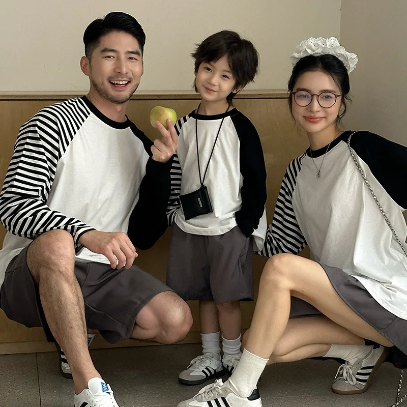 

Family Fashion Clothes Father Son T Shirts Shorts Two Piece Sets Mother and Daughter Tops Skirts Outfits Mom Kids Korea Clothing