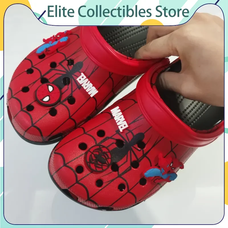 Novas Sandálias de Praia e Sapatos Perfurados Mais Vendidos, com Tema Homem-Aranha dos Vingadores, Desenho Animado 3D, para Adultos, Respiráveis, em EVA, para Férias