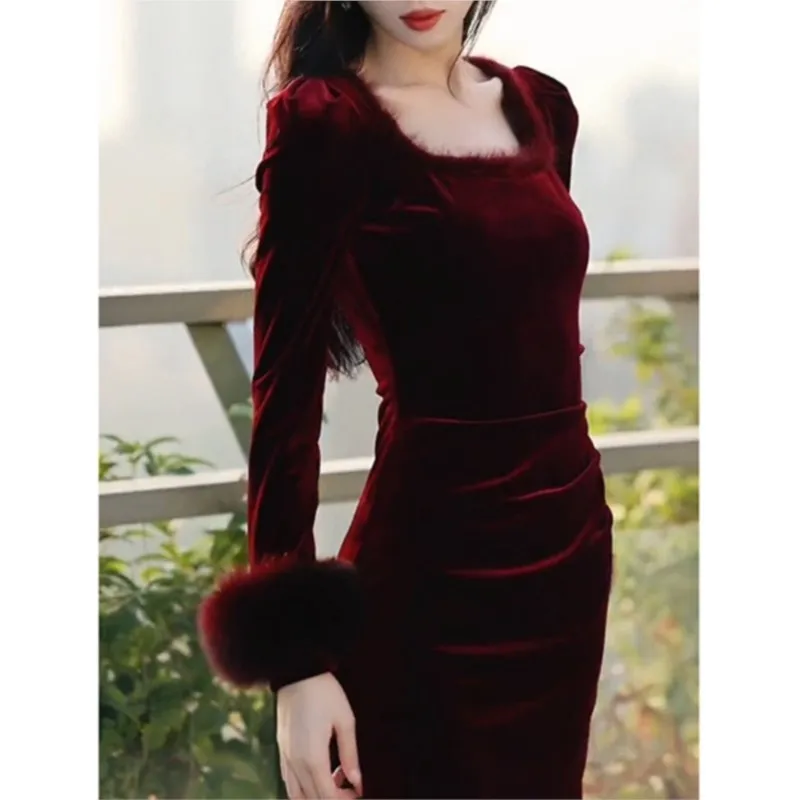 

Wear a delicate red velvet dress with Hepburn Christmas novelty