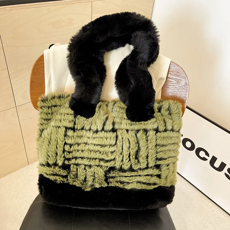 

2025 Winter Plush Tote Bag Designer Faux Fur Woven Handbag Simple Commute Bag Large Capacity Fluffy Shoulder Bag Brand Sac A Mai