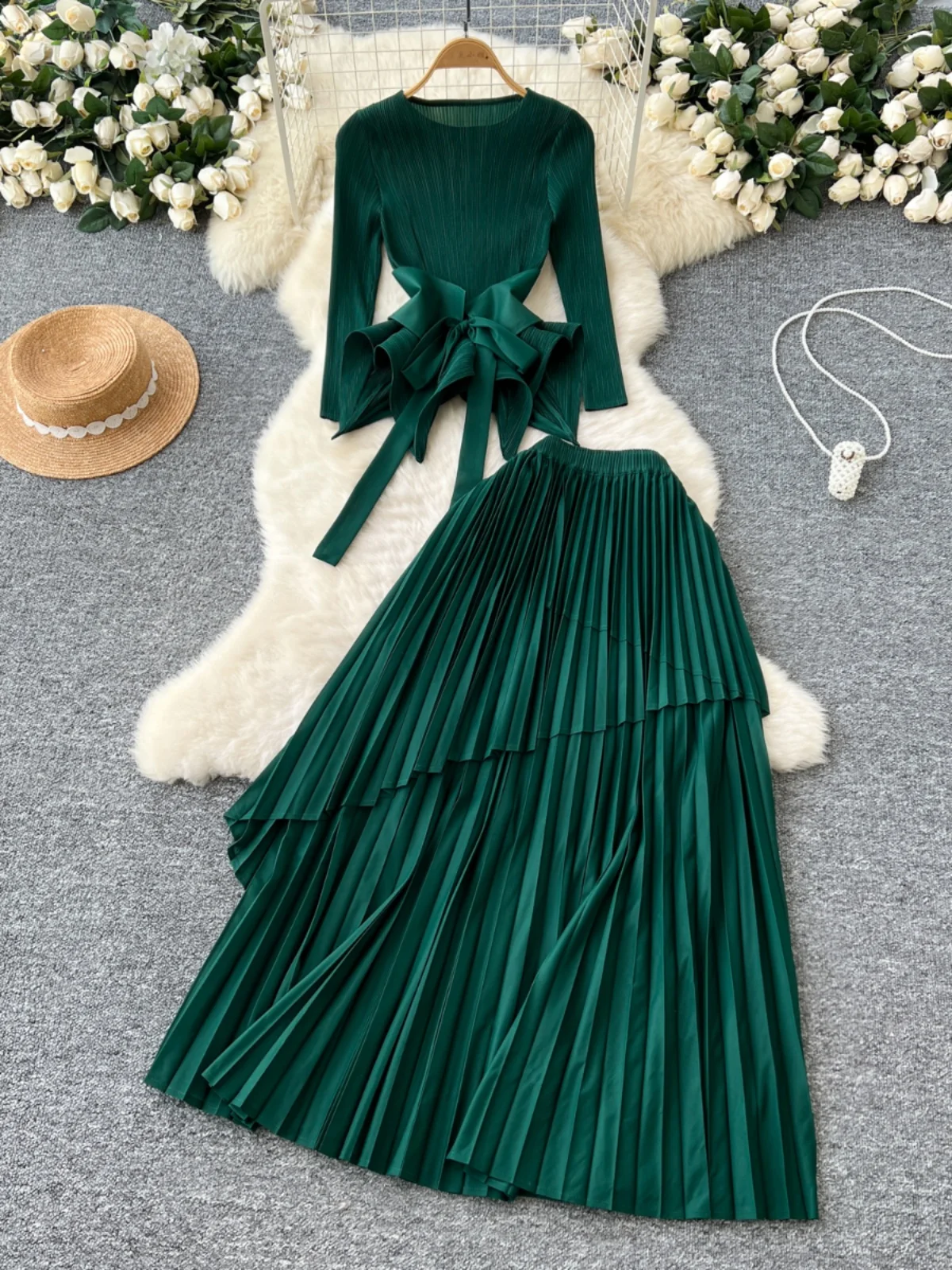 

Faionable Belted Pleated Skirt Set with High Waist A-Line Skirt And Top for Young Women Ages 8 to 25 Winter 2024 Coll...