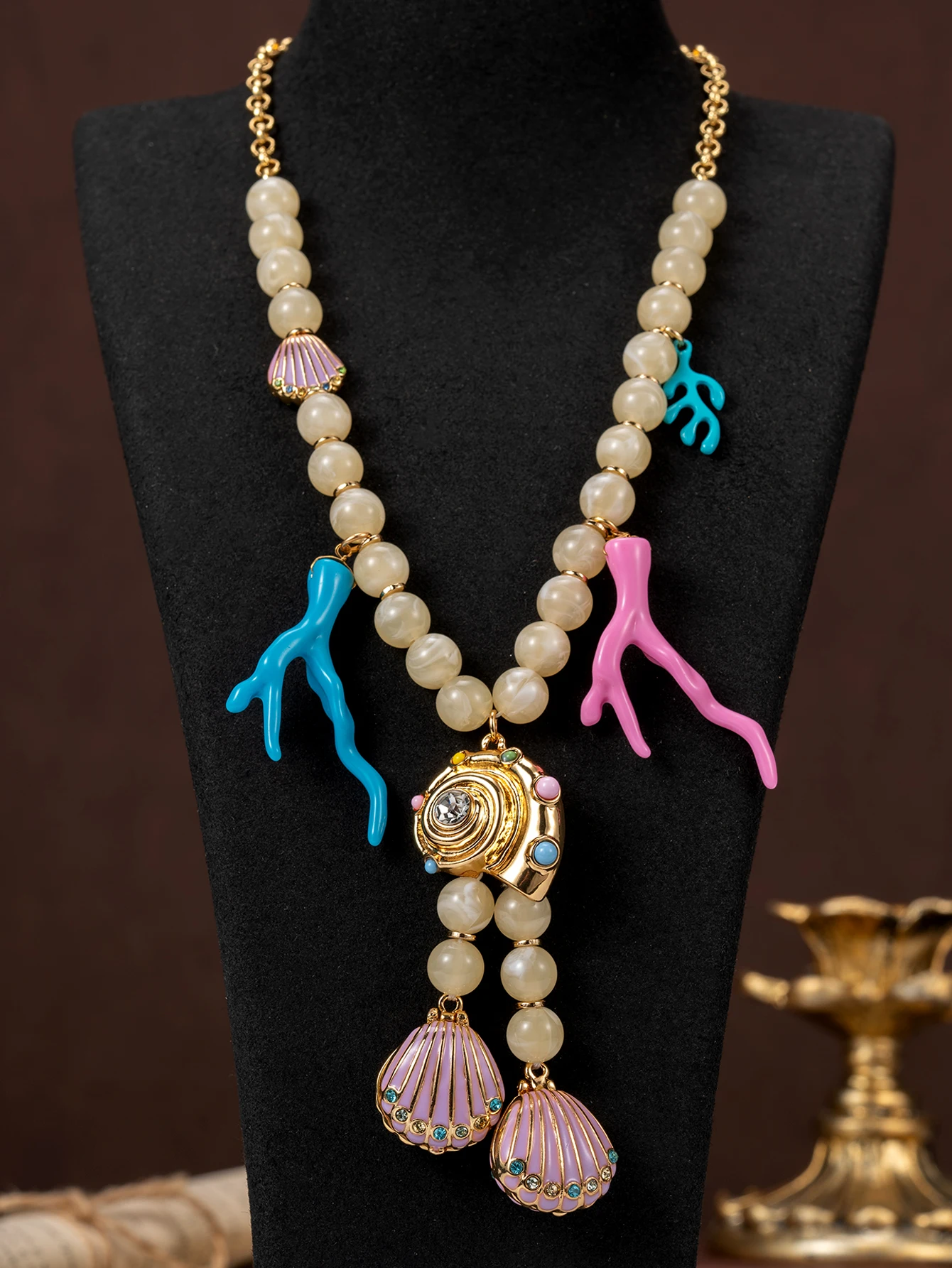 A Vintage Marine-Themed Pink and Blue Coral Holiday Pendant Necklace, Heavy-Duty Accessory for Parties and Daily Wear, Suitable for Gifting